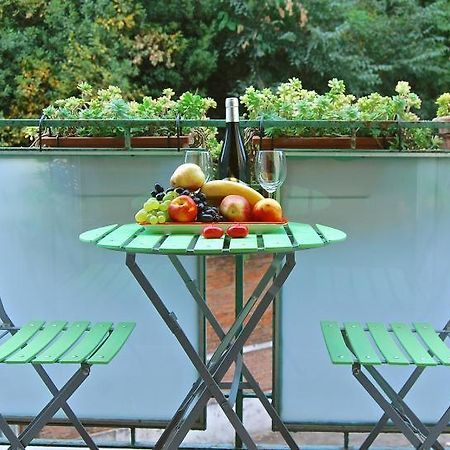 Apartment At Colosseo With Terrace Overlooking The Garden By Lyon Rome Exterior photo