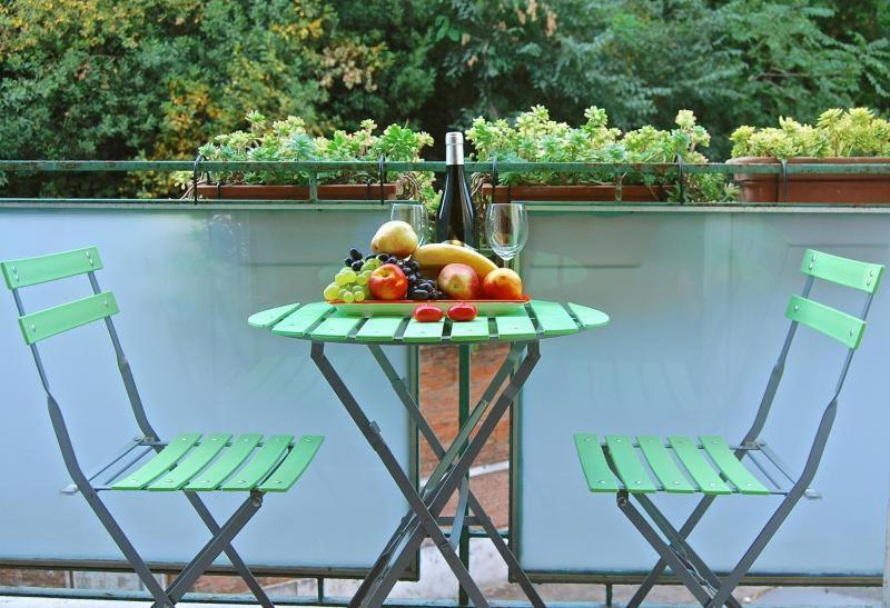 Apartment At Colosseo With Terrace Overlooking The Garden By Lyon Rome Exterior photo